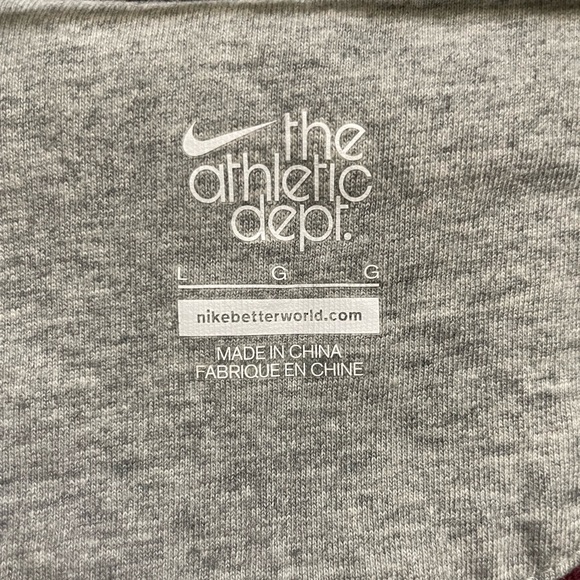 Nike zip up hooded jacket - Picture 3 of 6